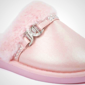 Juicy Couture Women's Faux Fur Slippers – Fuzzy Closed-Toe, Fluffy Winter House Shoes, Comfortable Slip-Ons