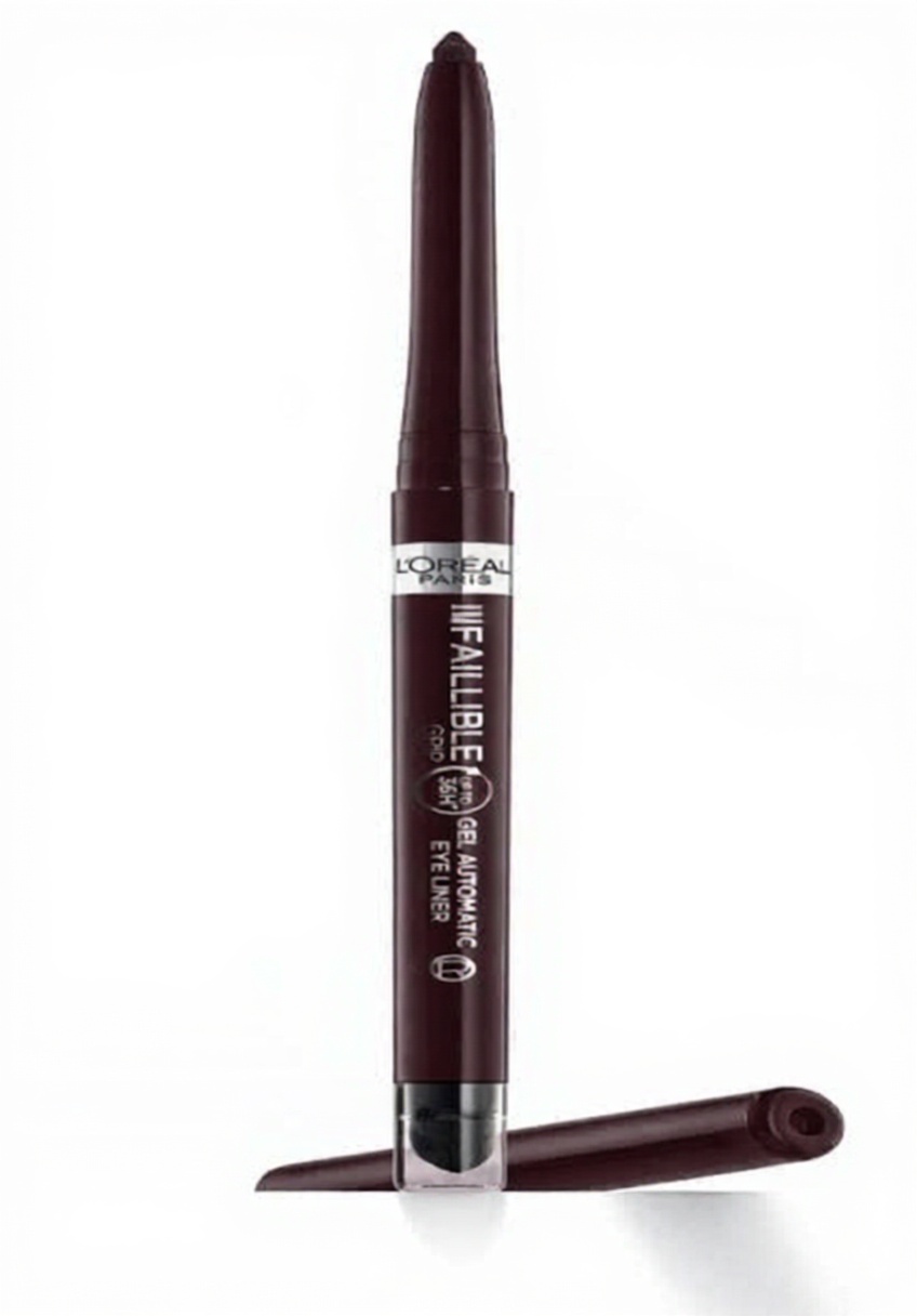 L'Oréal Paris Gel Eyeliner applied to the eye in Brown Denim shade